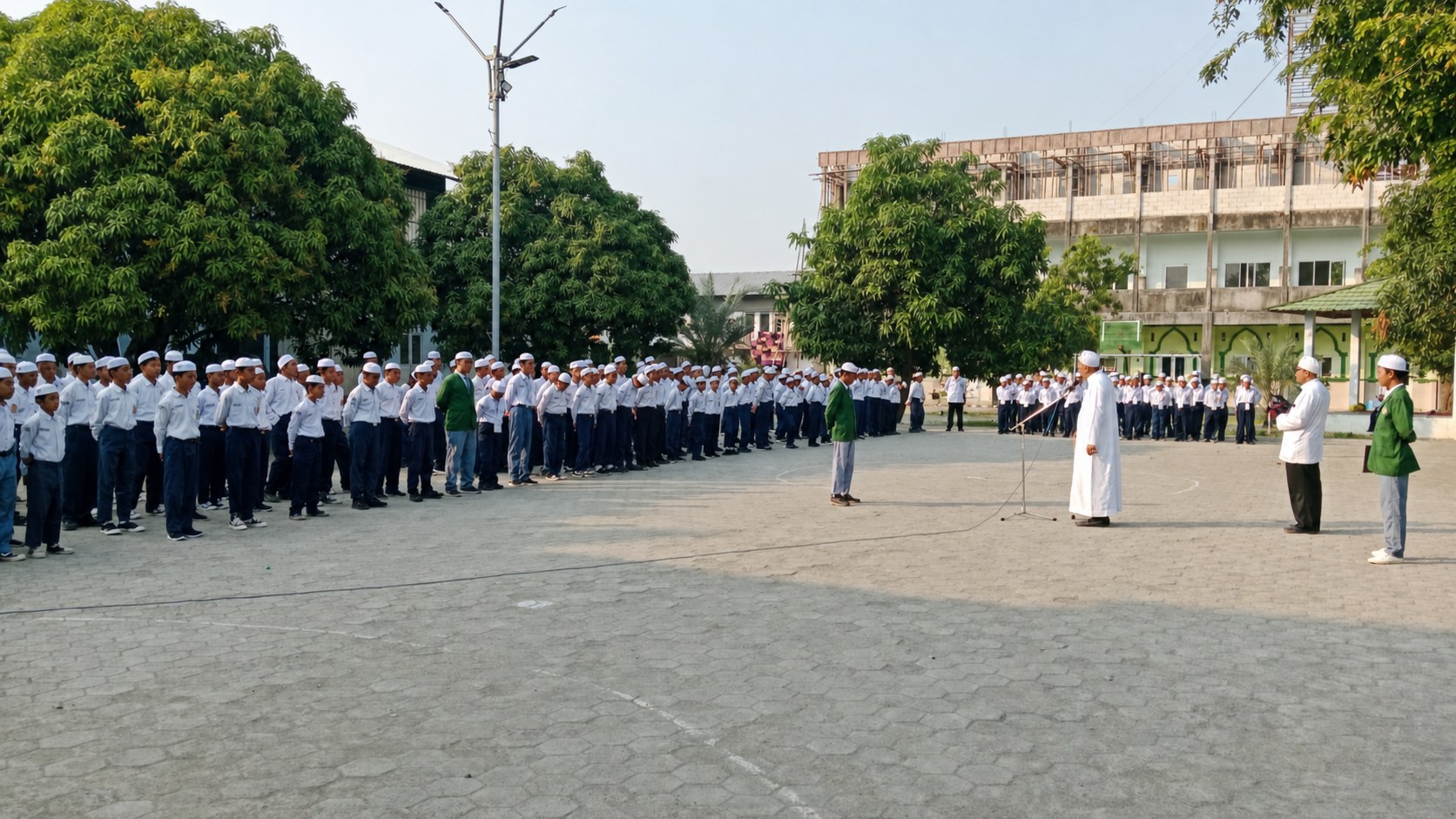 Kegiatan apel bersama di lingkungan Madrasah Aliyah Mambaul Hikmah Tegal